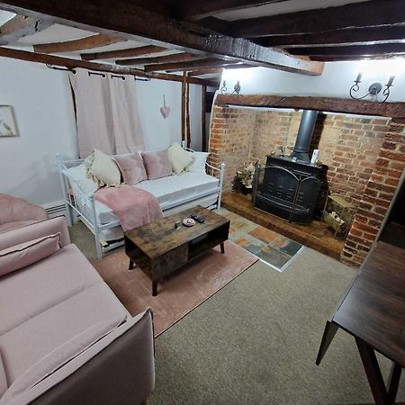 Two Bedroom Grade Ll Cottage At Az Luxury Stays Honey Horsefield With Wifi And Free Parking Hundon Εξωτερικό φωτογραφία