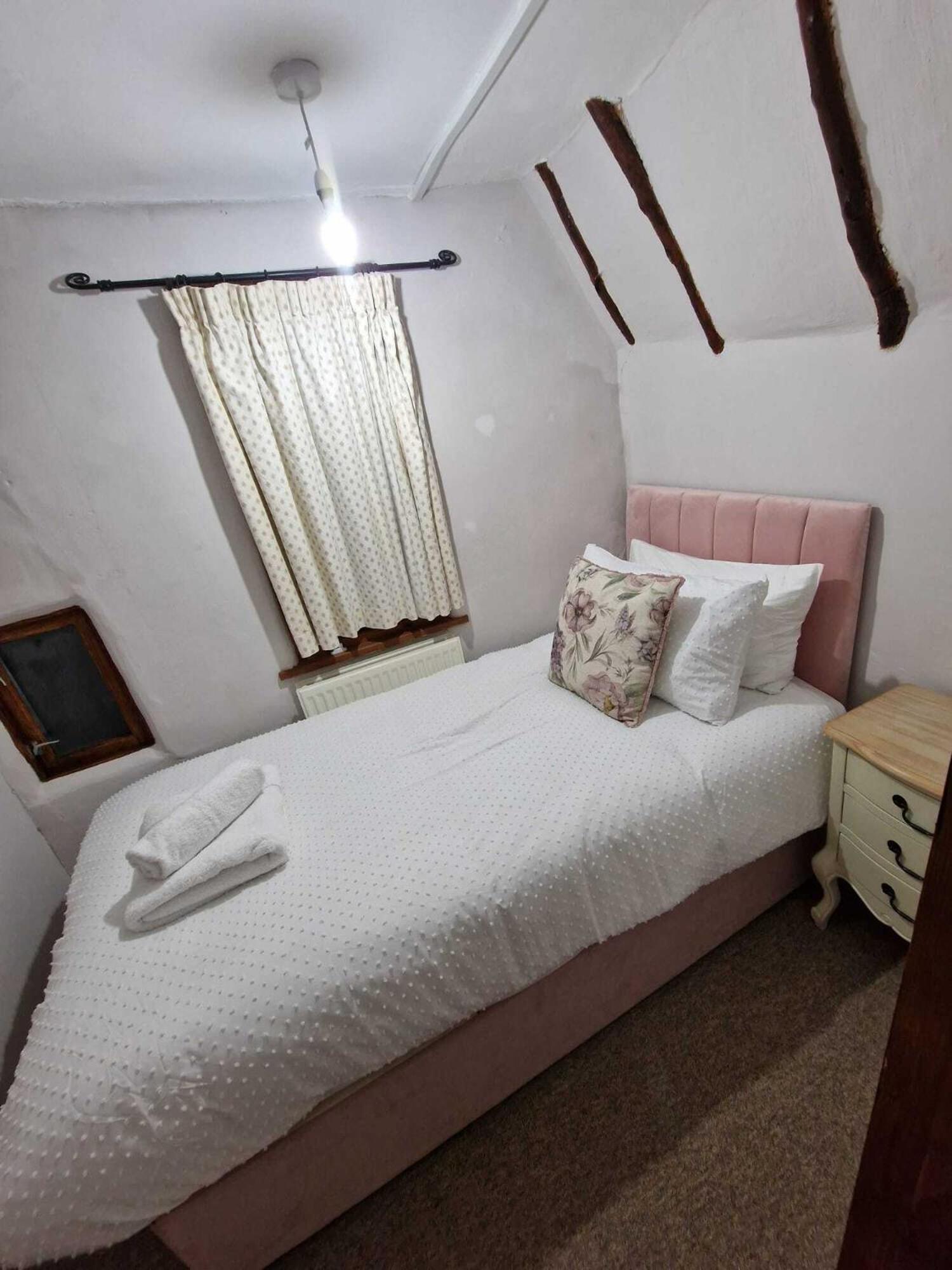 Two Bedroom Grade Ll Cottage At Az Luxury Stays Honey Horsefield With Wifi And Free Parking Hundon Εξωτερικό φωτογραφία